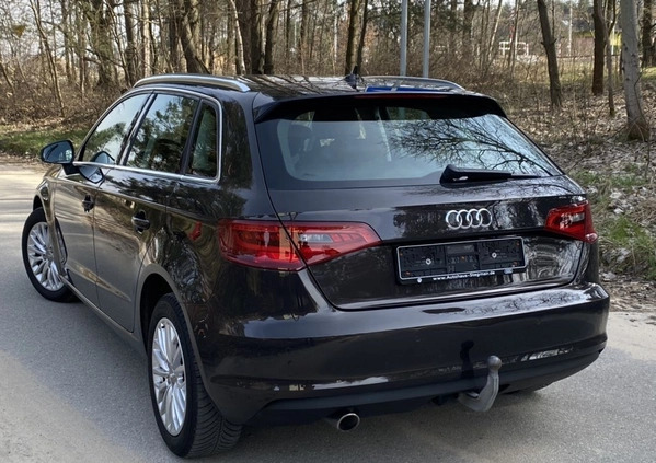 Audi A3 cena 48900 przebieg: 211000, rok produkcji 2013 z Poręba małe 254